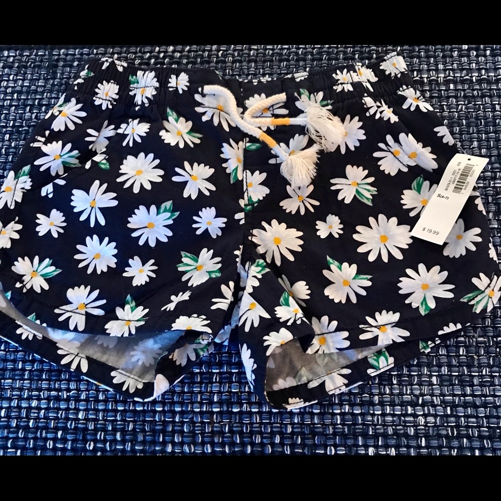 Old Navy Girls Small (6/7) Shorts NWT “DAISY”